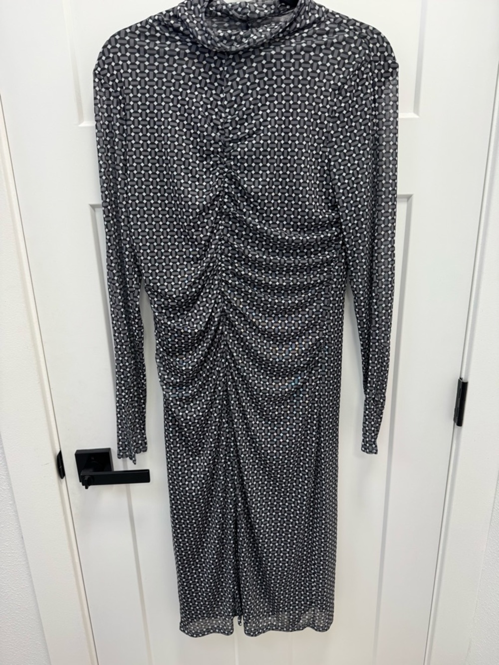 12 Thompson Black and White Geometric Long Sleeve Ruched Midi Dress NWT